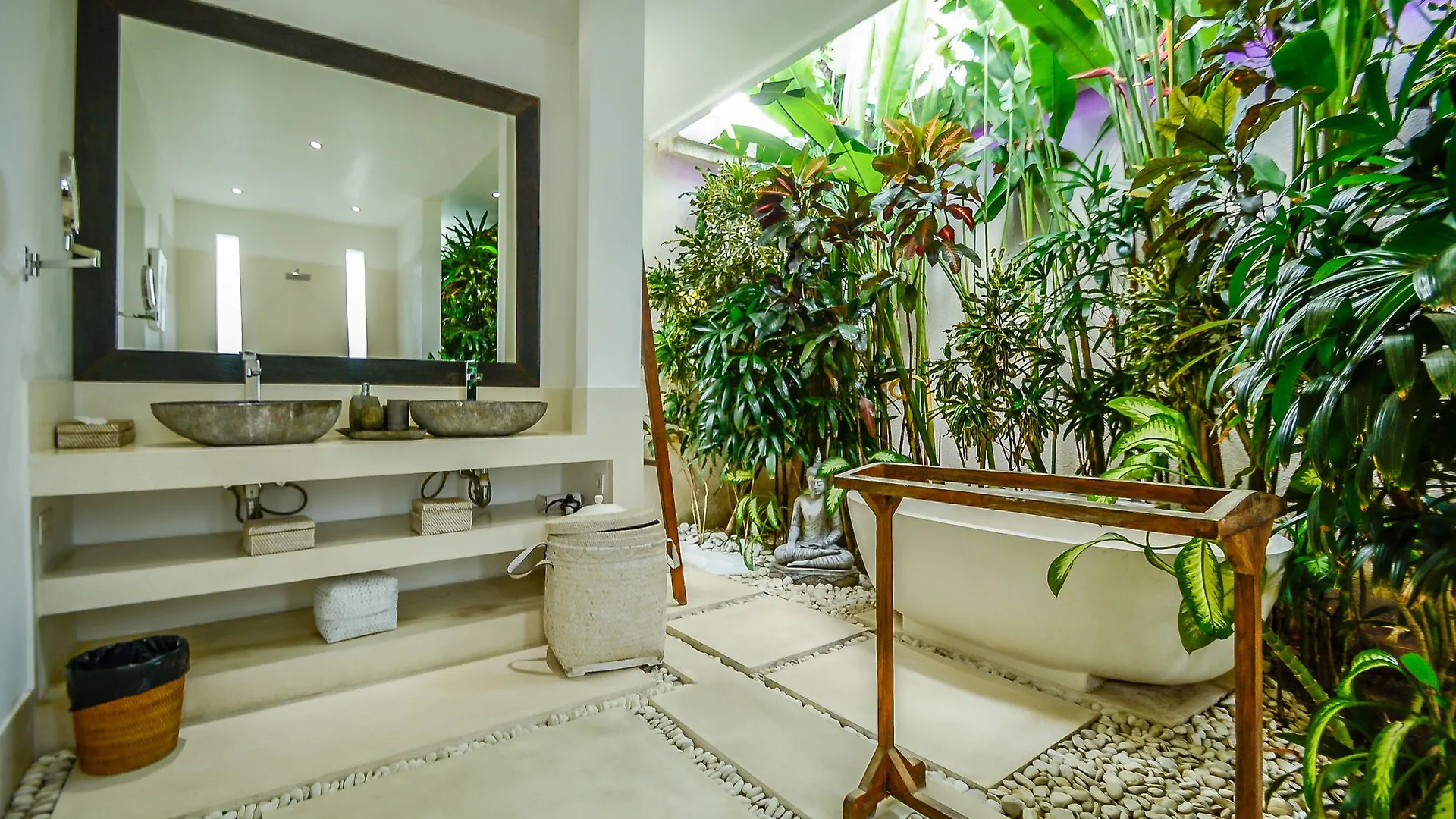 Villa Nala - Amazing 3-Bedroom In Seminyak 0*, Seminyak (Bali)